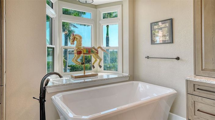 Image No.55-4 Bed Property for sale