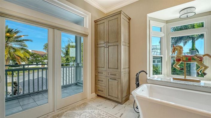 Image No.57-4 Bed Property for sale