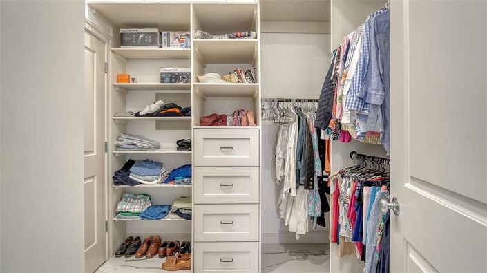 Image No.58-4 Bed Property for sale