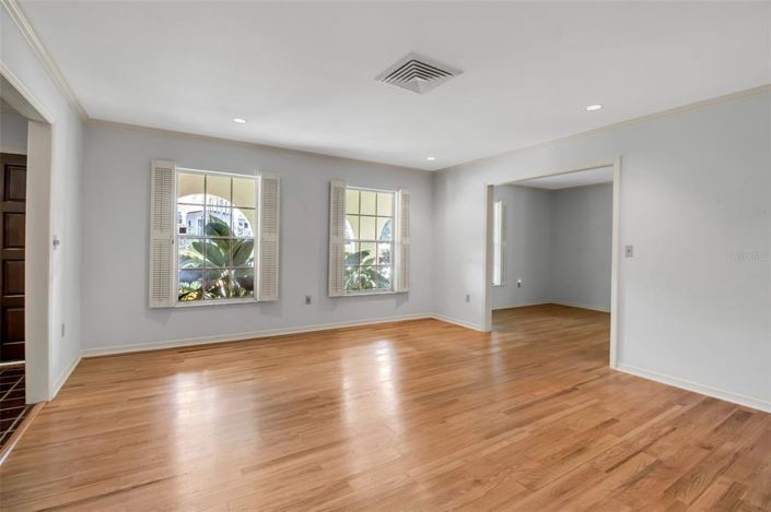 Image No.10-4 Bed Property for sale