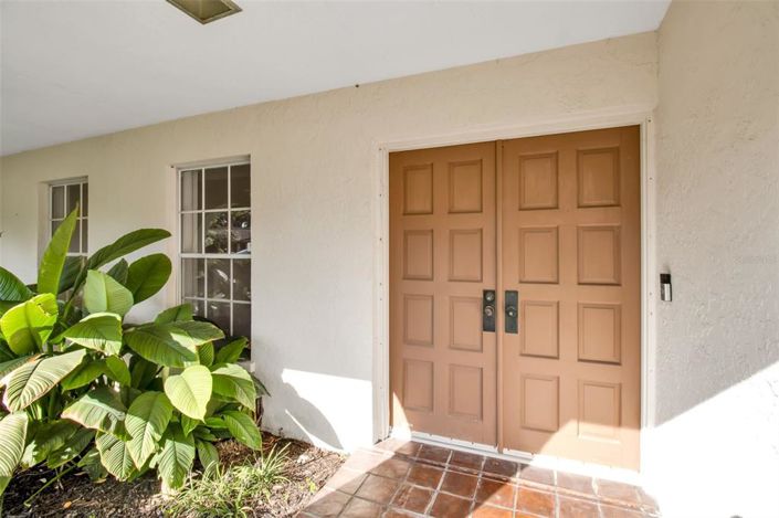 Image No.4-4 Bed Property for sale