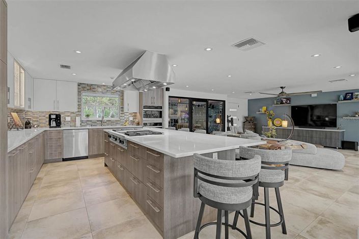 Image No.15-3 Bed Property for sale