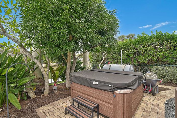 Image No.40-3 Bed Property for sale