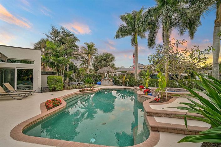 Image No.42-3 Bed Property for sale