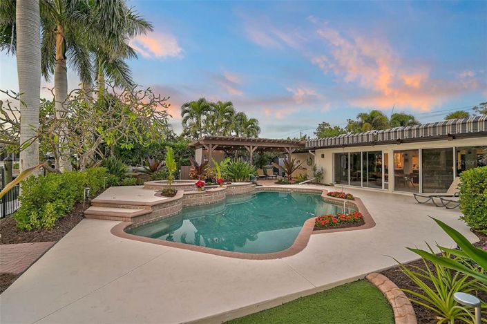 Image No.47-3 Bed Property for sale