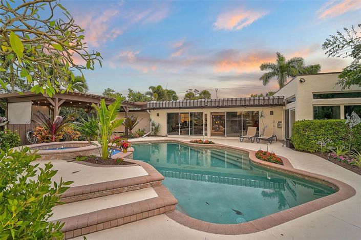 Image No.49-3 Bed Property for sale