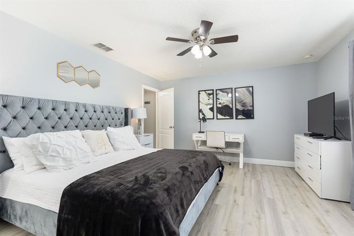 Image No.14-4 Bed Townhouse for sale