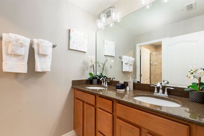 Image No.18-4 Bed Townhouse for sale