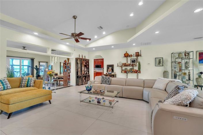 Image No.11-4 Bed Property for sale