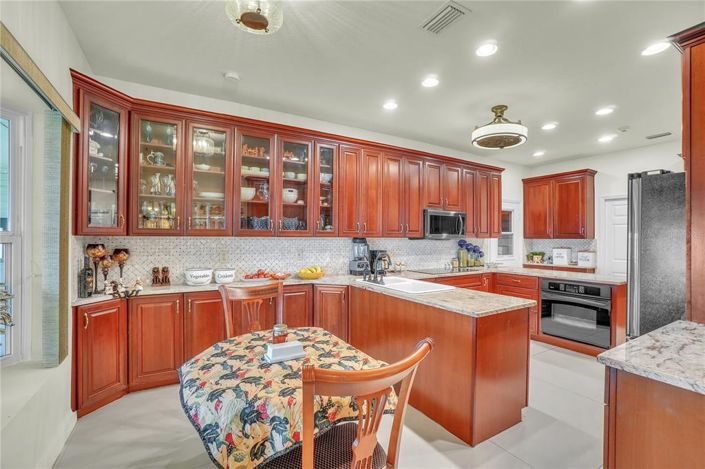 Image No.19-4 Bed Property for sale