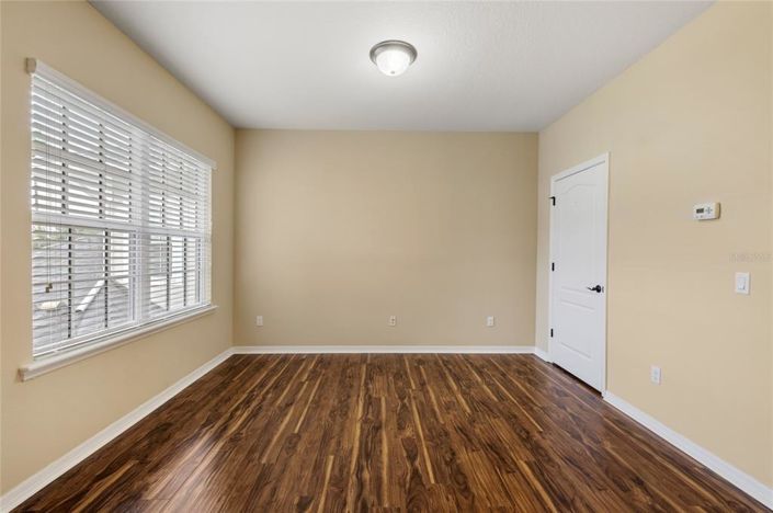 Image No.15-2 Bed Townhouse for sale