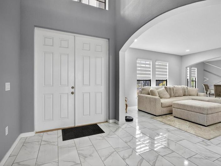 Image No.11-6 Bed Property for sale