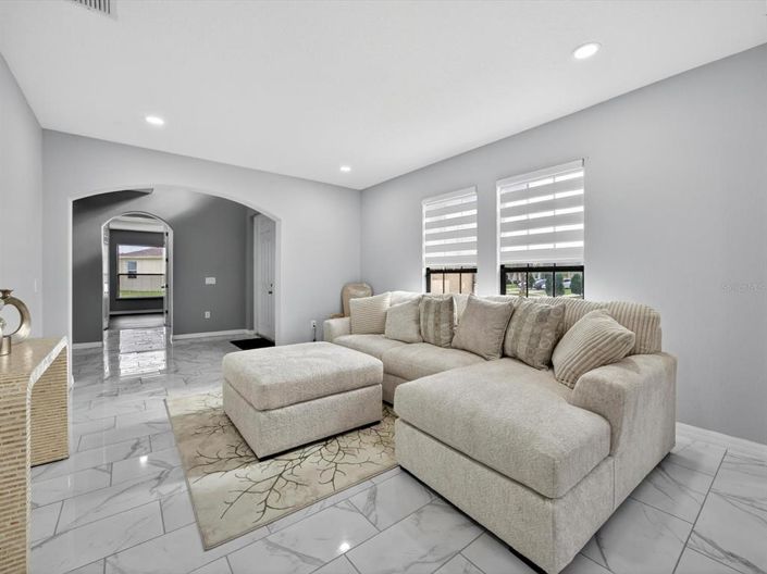 Image No.13-6 Bed Property for sale