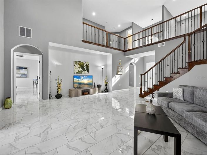 Image No.19-6 Bed Property for sale