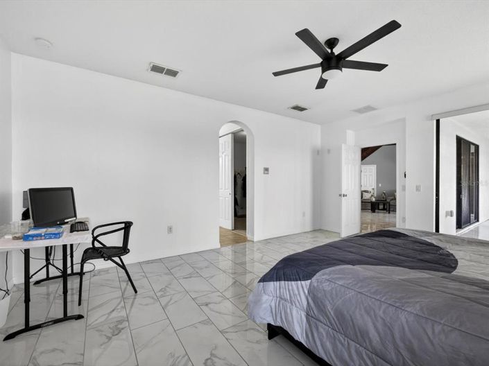 Image No.33-6 Bed Property for sale