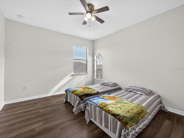 Image No.45-6 Bed Property for sale