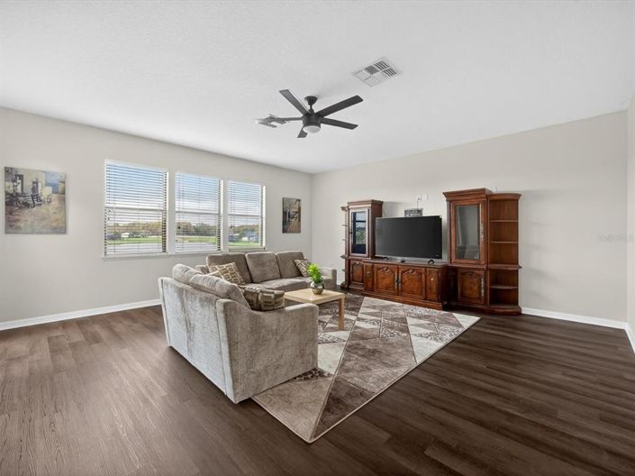 Image No.50-6 Bed Property for sale