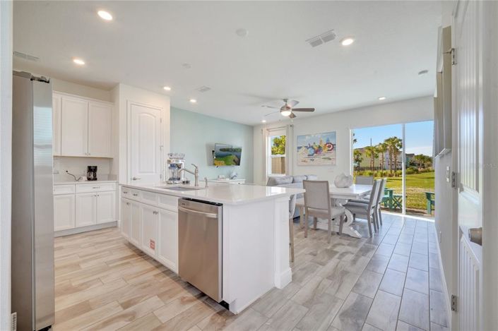 Image No.12-4 Bed Townhouse for sale