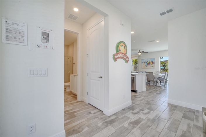 Image No.16-4 Bed Townhouse for sale