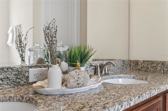 Image No.28-11 Bed Property for sale