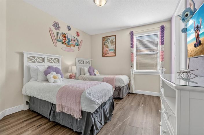 Image No.37-11 Bed Property for sale