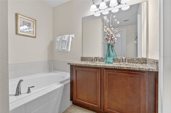 Image No.51-11 Bed Property for sale