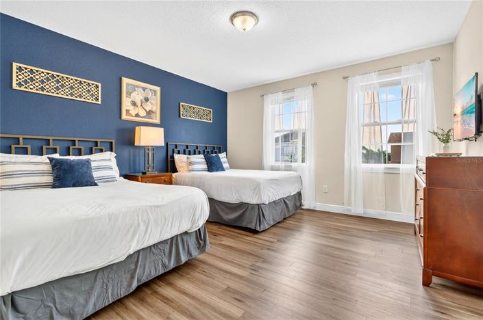 Image No.54-11 Bed Property for sale