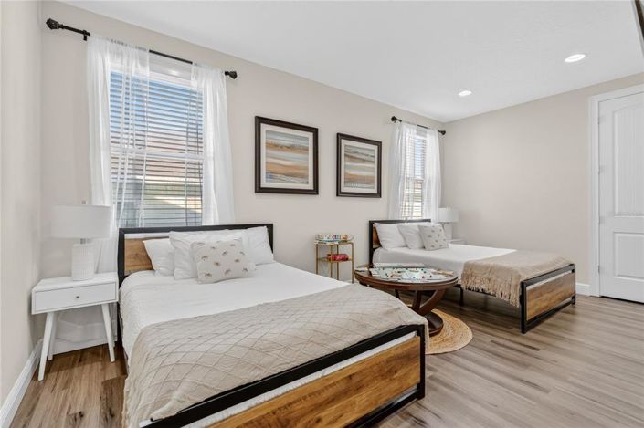 Image No.56-11 Bed Property for sale