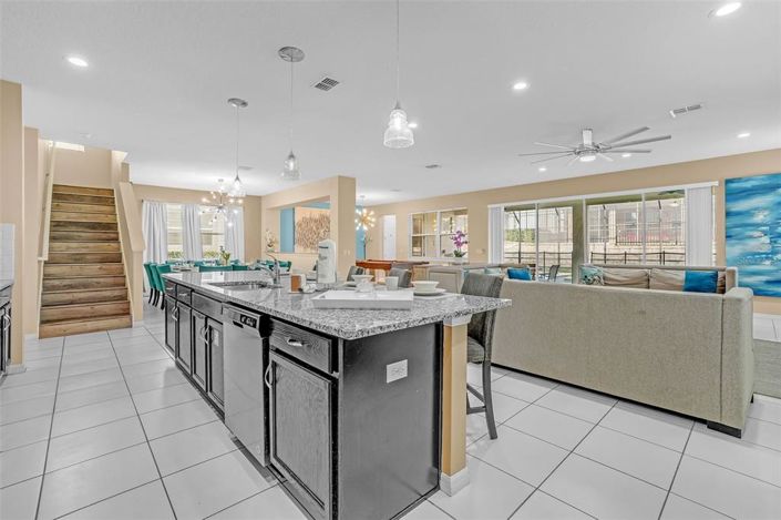 Image No.18-9 Bed Property for sale