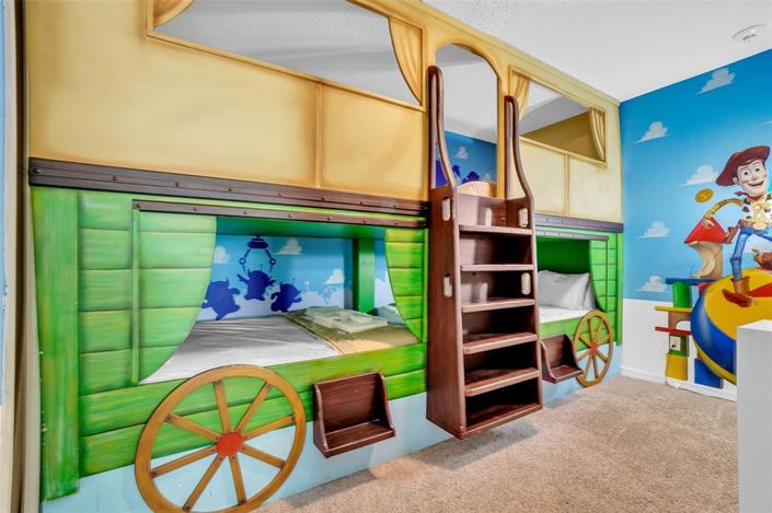 Image No.4-9 Bed Property for sale