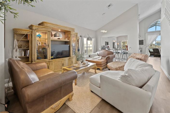 Image No.6-6 Bed Property for sale