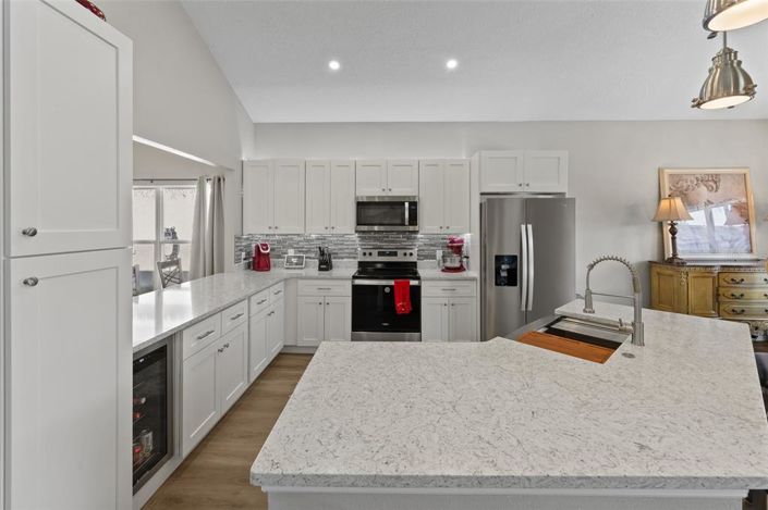 Image No.8-6 Bed Property for sale