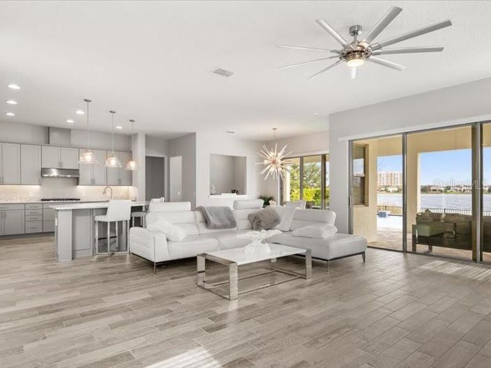 Image No.15-5 Bed Property for sale