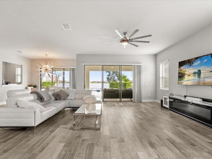 Image No.16-5 Bed Property for sale