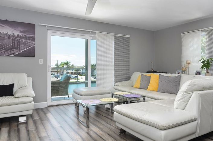 Image No.16-8 Bed Property for sale