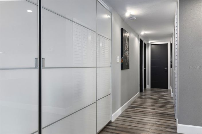 Image No.18-8 Bed Property for sale