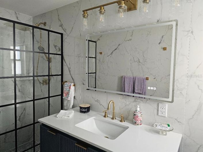 Image No.21-8 Bed Property for sale