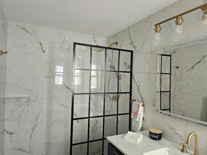 Image No.22-8 Bed Property for sale