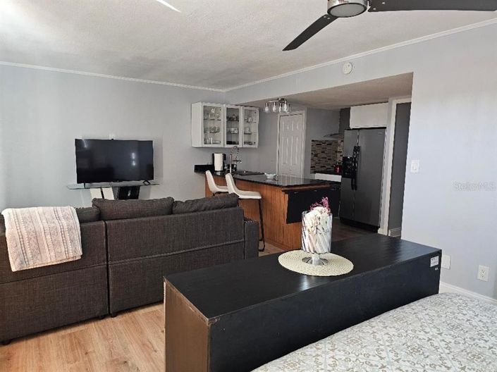 Image No.27-8 Bed Property for sale