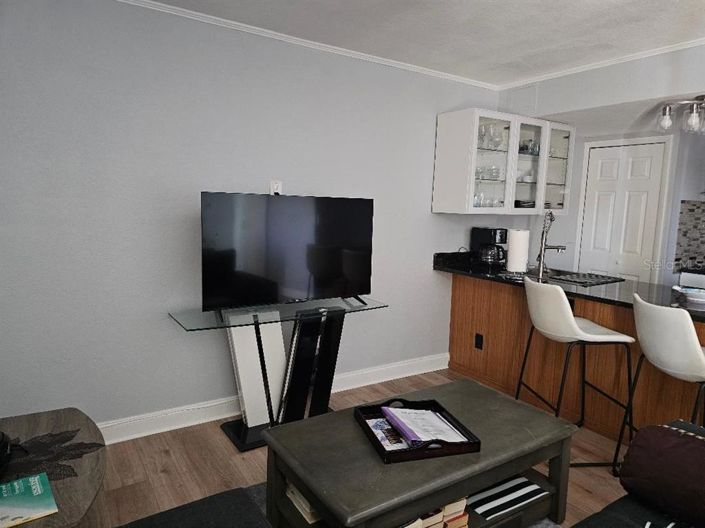 Image No.28-8 Bed Property for sale