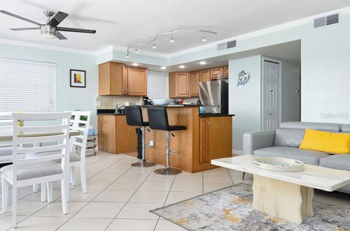 Image No.32-8 Bed Property for sale