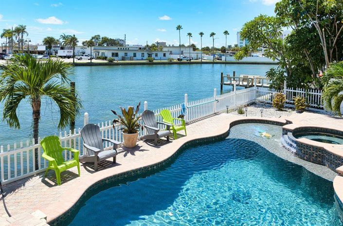 Image No.5-8 Bed Property for sale