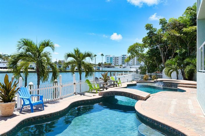 Image No.6-8 Bed Property for sale