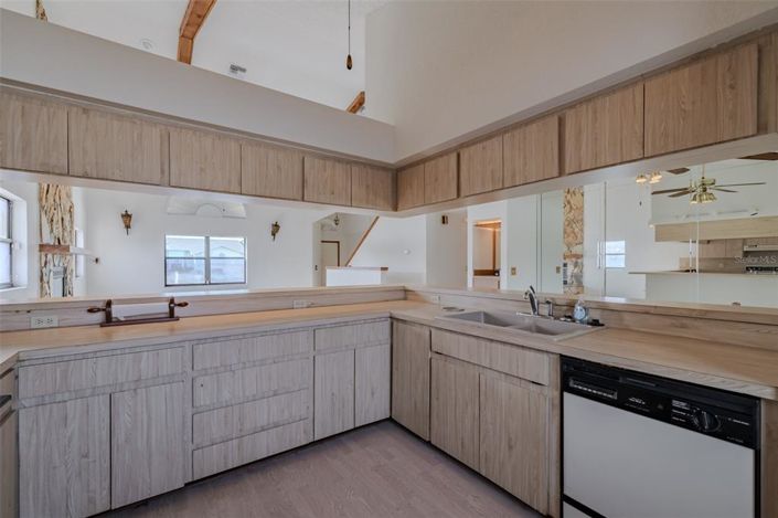 Image No.17-4 Bed Property for sale