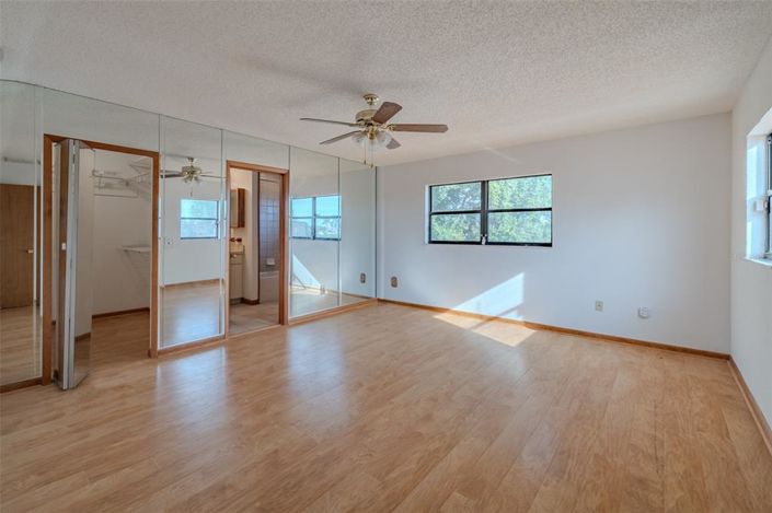 Image No.24-4 Bed Property for sale