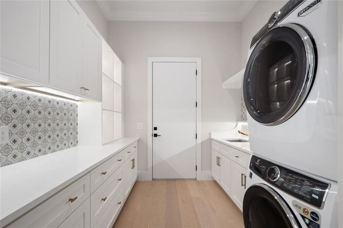 Image No.20-5 Bed Property for sale