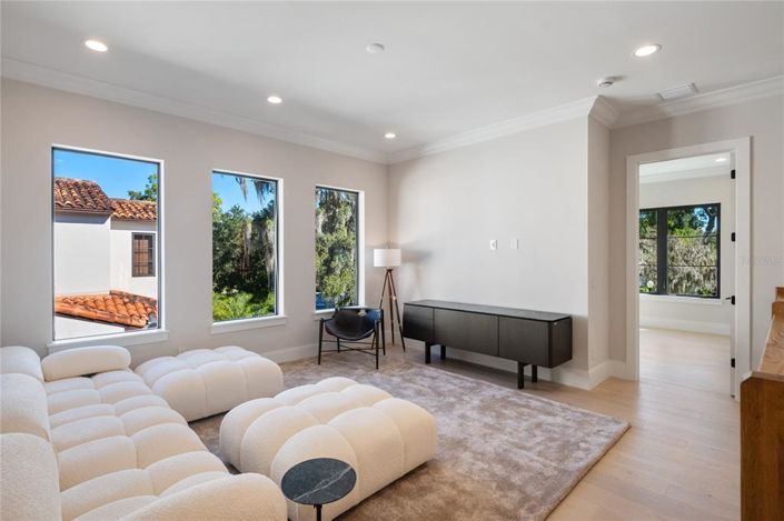 Image No.24-5 Bed Property for sale