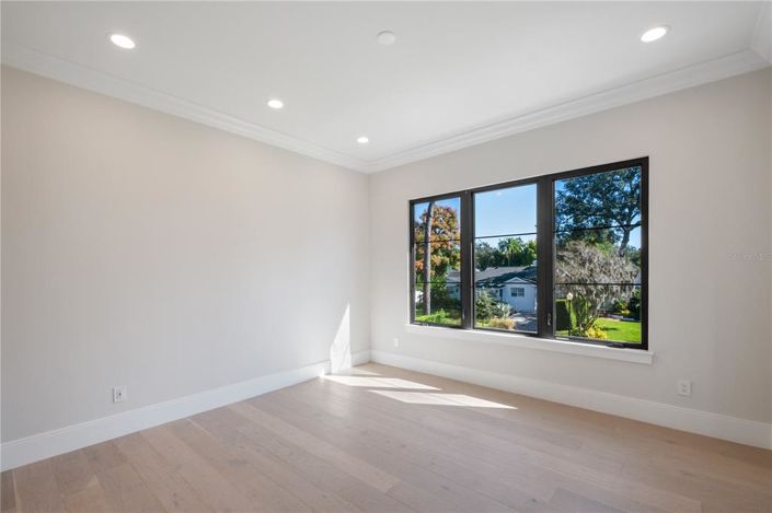 Image No.27-5 Bed Property for sale