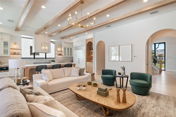 Image No.6-5 Bed Property for sale