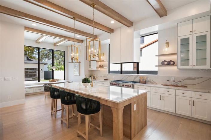 Image No.7-5 Bed Property for sale